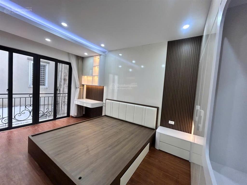 Siêu hiếm nhà mới! phố láng hạ, 38m2*6t, thang máy, sát ô tô, ngõ thông, nội thất full, ở cực vip.