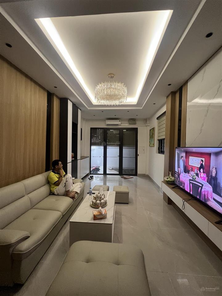 Bán nhà ngõ 157 pháo đài láng! 40m2*6t, thang máy, ngõ thông, nội thất full, kd công năng đầy đủ