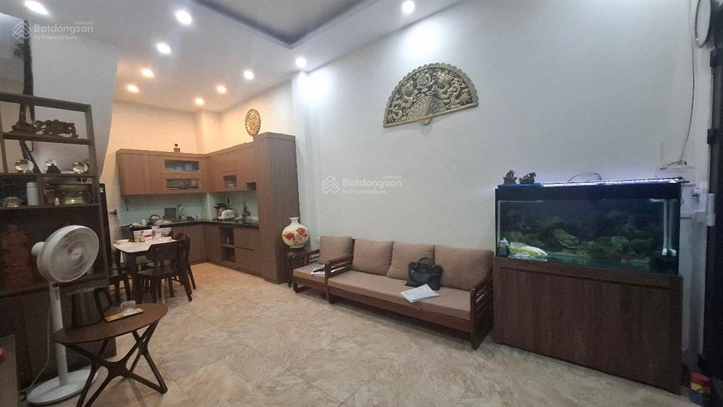 Phố vip! cát linh 38m2*5t, ô tô 20m, ngõ thông, lô góc, nội thất cơ bản, dân trí vip, ở sướng.