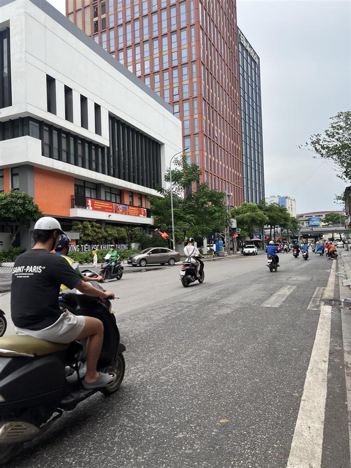 Giảm sốc 2t, tôn thất tùng, 46m*7t, thang máy nhà mới, nội thất ful, ngõ thông, gần phố, ở cực vip.