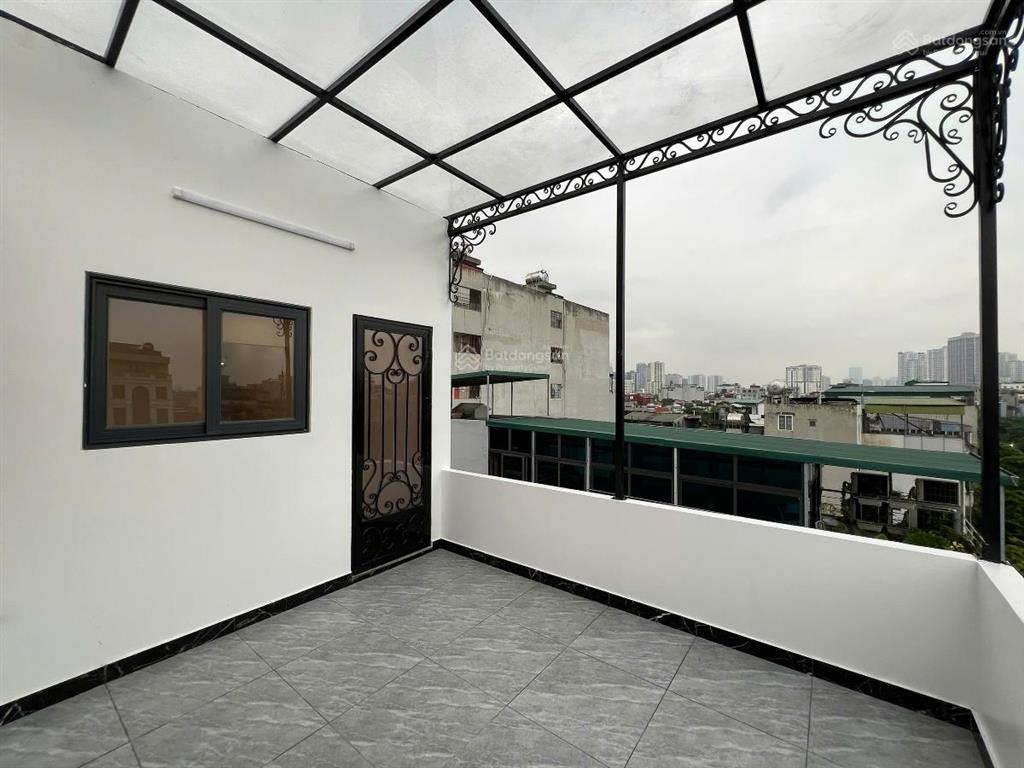 Nhà mới đập hộp! phố yên lãng, 42m2*6t, thang máy, nội thất full, gần phố ngõ thông, công năng đủ.