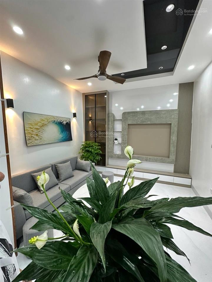 Nhà mới đập hộp! phố yên lãng, 42m2*6t, thang máy, nội thất full, gần phố ngõ thông, công năng đủ.