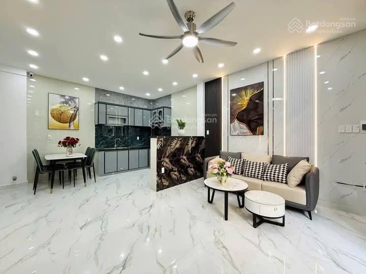 Quá hiếm phố vip nguyễn chí thanh! 38m2*6t, lô góc, ngõ thông, gần phố, dân trí vip, ở cực sướng.