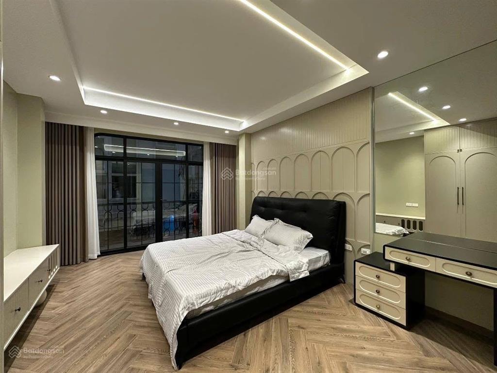 Hiếm hiếm! phố chùa láng, 40m2*6t, thang máy, nội thất ful, dân trí vip, ngõ thông, gần ô tô, ở vip