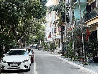Hiếm! phố vip hoàng cầu, 42m2*5t, dân xây, 2 thoáng, gần ô tô, gần hồ, nội thất full, ở cực sướng.