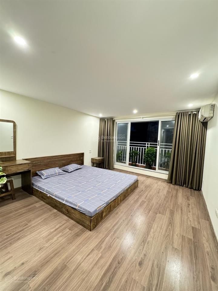 Hiếm hiếm! phố hoàng cầu, 48m2*4t, dân xây, sát ô tô, sát hồ, dân trí cao, công năng đ đủ, ở sướng.
