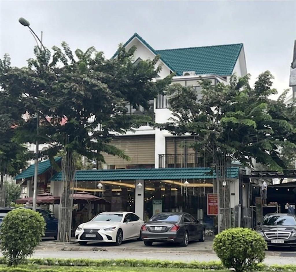 Biệt thự đơn lập thành phố giao lưu  240m2  view hồ  2 mặt ô tô tránh  giá nhỉnh 80 tỷ