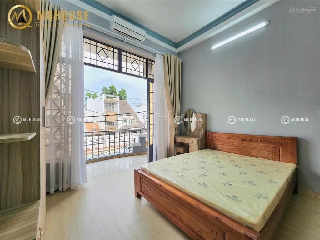 Cho thuê căn hộ dịch vụ tân bình, có ban công lớn