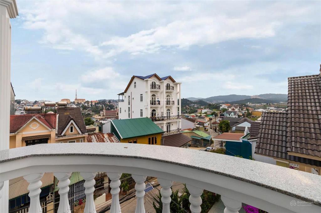 Bán villa f6 đà lạt, 7 phòng ngủ, 8 wc. nhà mặt tiền 10m xe oto đi thoải mái.