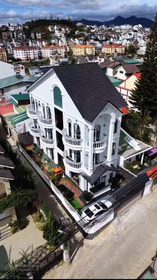 Bán villa f6 đà lạt, 7 phòng ngủ, 8 wc. nhà mặt tiền 10m xe oto đi thoải mái.