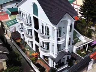 Bán villa f6 đà lạt, 7 phòng ngủ, 8 wc. nhà mặt tiền 10m xe oto đi thoải mái.