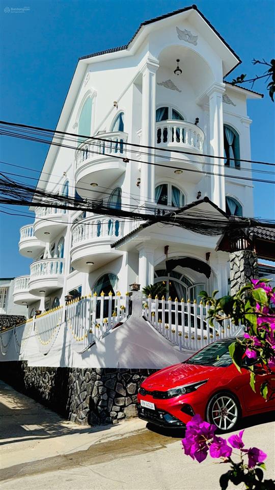Bán villa f6 đà lạt, 7 phòng ngủ, 8 wc. nhà mặt tiền 10m xe oto đi thoải mái.