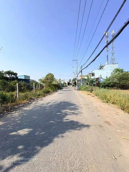 Ngộp cần bán gấp lô đấy 200m2 5m2 mặt tiền