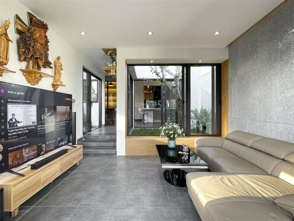 Bán nhà 2 mặt tiền sông view thoáng mát