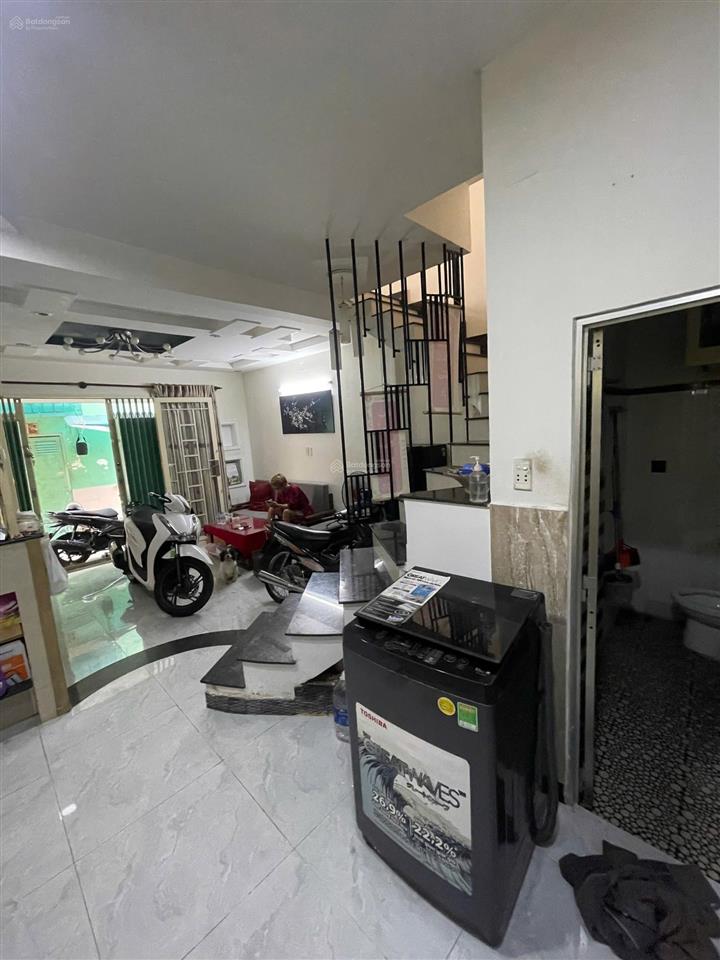 Cô tuyết cần bán gấp căn nhà 36,5m2 giá 5tỷ400 triệu đường phan văn trị phường 11 quận bình thạnh