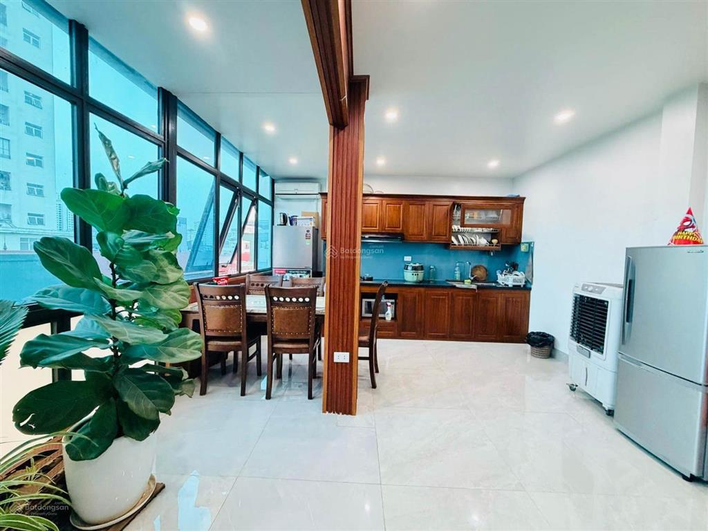 Nhỉnh 9tỷ  thang máy  nhà phạm văn đồng, 35m, 7 tầng  20m oto tránh  ở ngay.