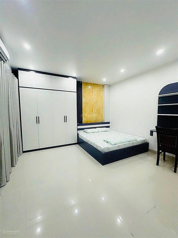 Nhỉnh 9tỷ  thang máy  nhà phạm văn đồng, 35m, 7 tầng  20m oto tránh  ở ngay.