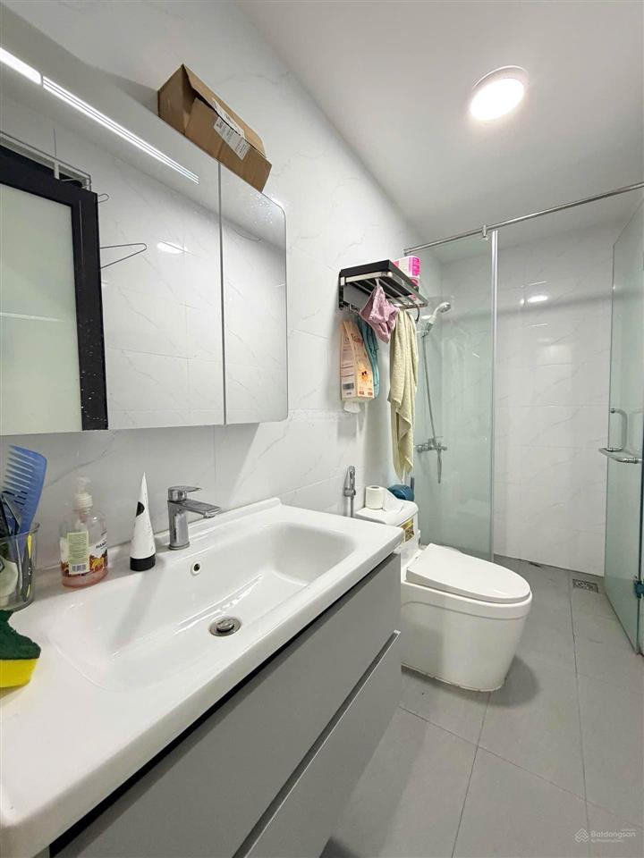 Nhỉnh 9tỷ  thang máy  nhà phạm văn đồng, 35m, 7 tầng  20m oto tránh  ở ngay.