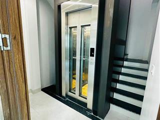 Nhỉnh 9tỷ  thang máy  nhà phạm văn đồng, 35m, 7 tầng  20m oto tránh  ở ngay.