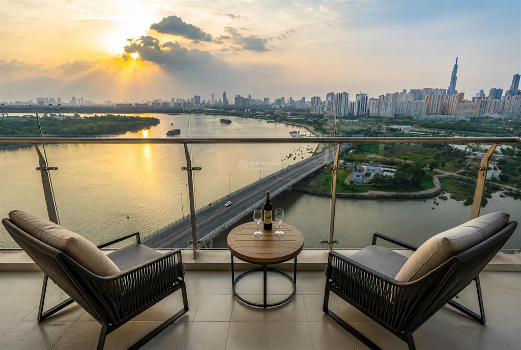 Ban căn hộ the emeral boulevard  nhà sang view 3 mặt sông sài gòn, full nội thất