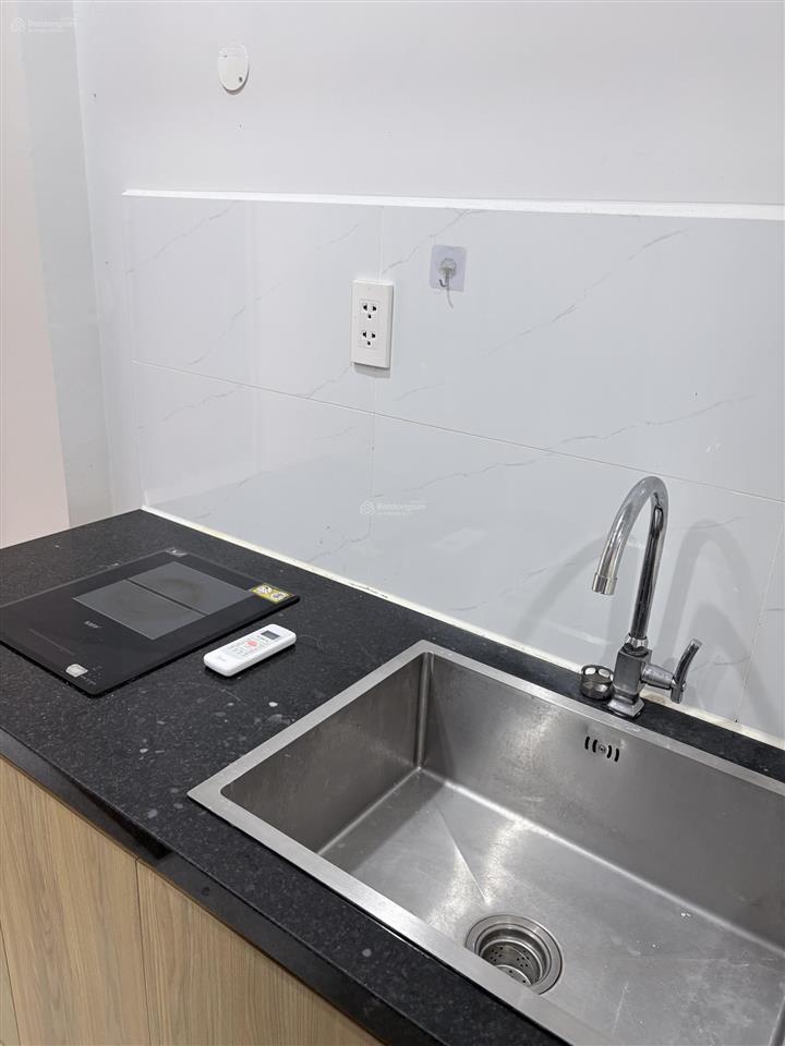 Căn cuối giá 4tr3, căn mini ở 12 bạn, sẵn máy lạnh bếp tủ, có thang máy, hầm xe riêng. ib ngay