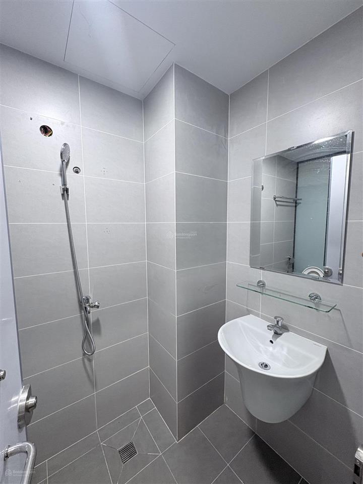Căn cuối giá 4tr3, căn mini ở 12 bạn, sẵn máy lạnh bếp tủ, có thang máy, hầm xe riêng. ib ngay