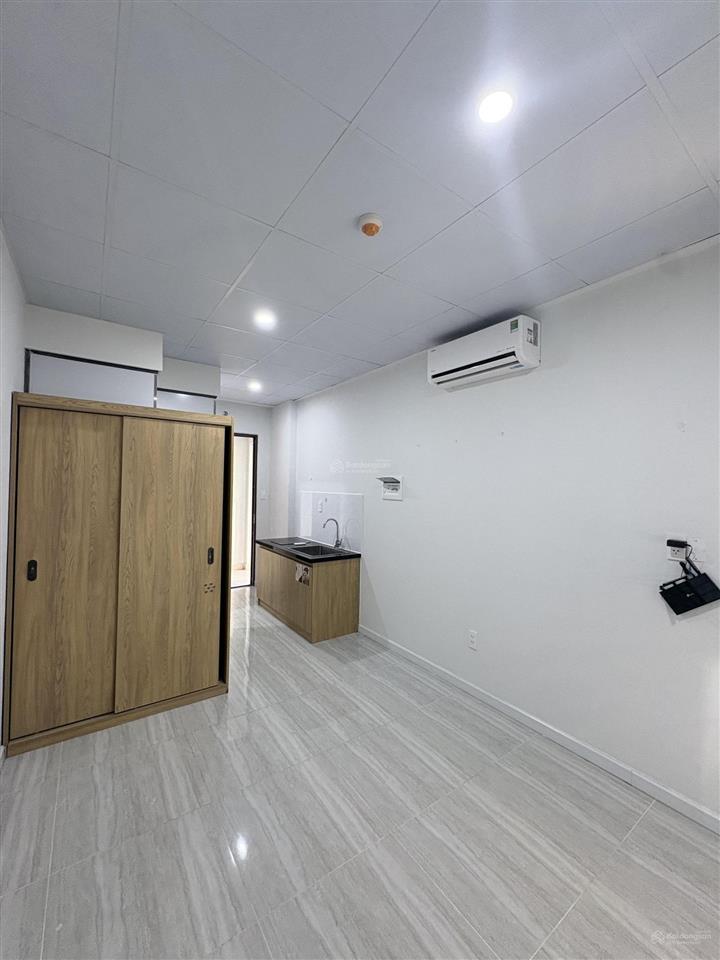 Căn cuối giá 4tr3, căn mini ở 12 bạn, sẵn máy lạnh bếp tủ, có thang máy, hầm xe riêng. ib ngay
