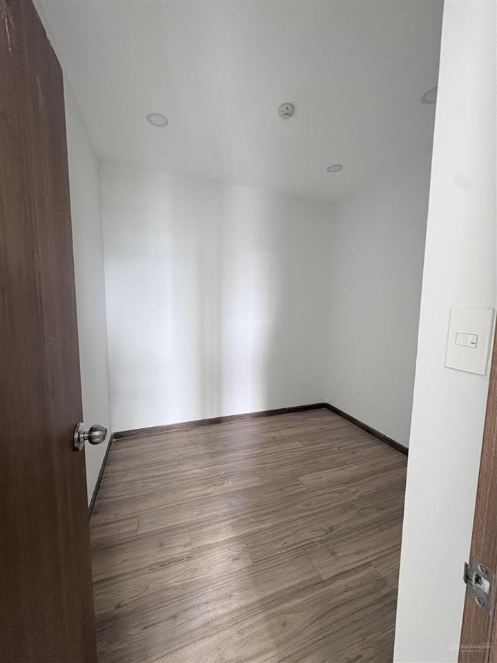 Cho thuê căn 2pn2wc sẵn 2 máy lạnh, nhà mới, ở liền, cọc 10tr, quan tâm alo đi coi nhà thực tế ạ