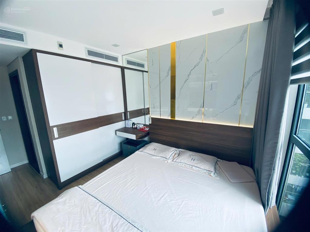 Giá thật. chính chủ bán gấp căn 2 pn view đài phun nước ban công đông nam tầng trung.