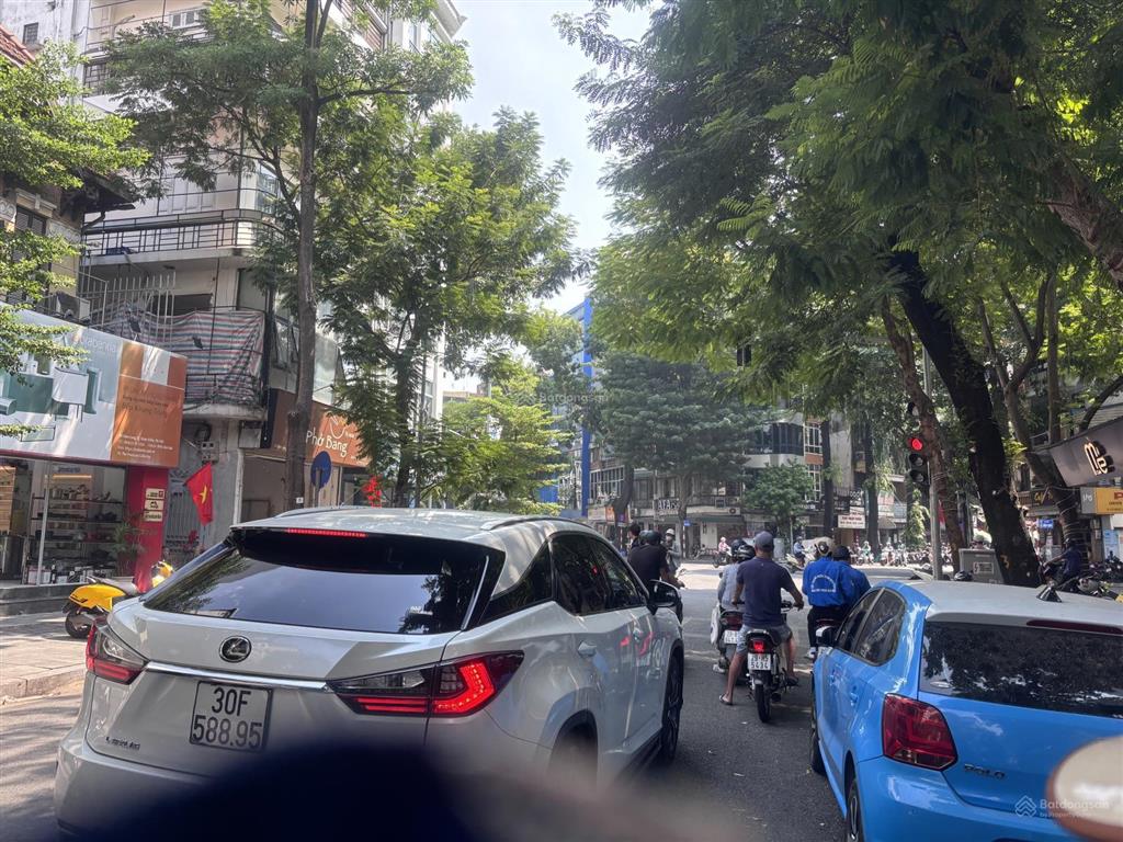 Hàng đẹp và siêu đẹp trung tâm hoàn kiếm, pháp lý chuẩn, xây ks thì khỏi bàn,  hành kín