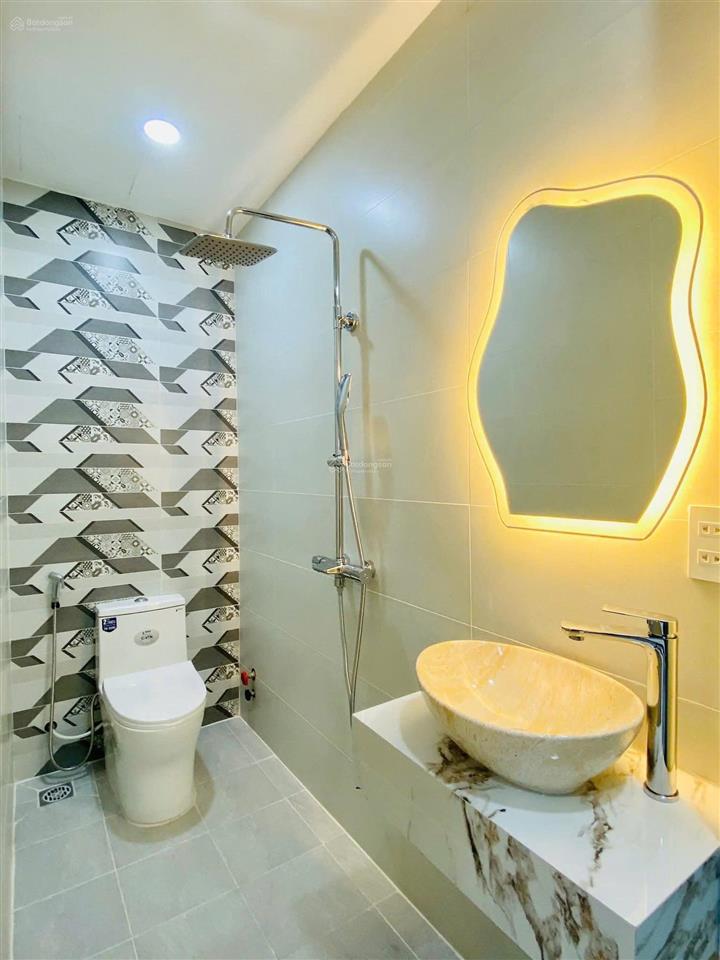 Nhà 2 mặt tiền hậu giang, 4 x16, 5 tầng đúc, có thang máy , 4pn 5wc, đường 6m xe hơi ngủ trong nhà