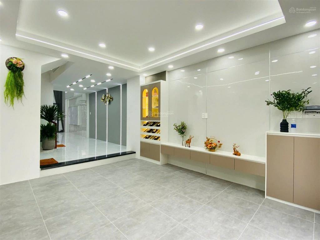 Nhà 2 mặt tiền hậu giang, 4 x16, 5 tầng đúc, có thang máy , 4pn 5wc, đường 6m xe hơi ngủ trong nhà