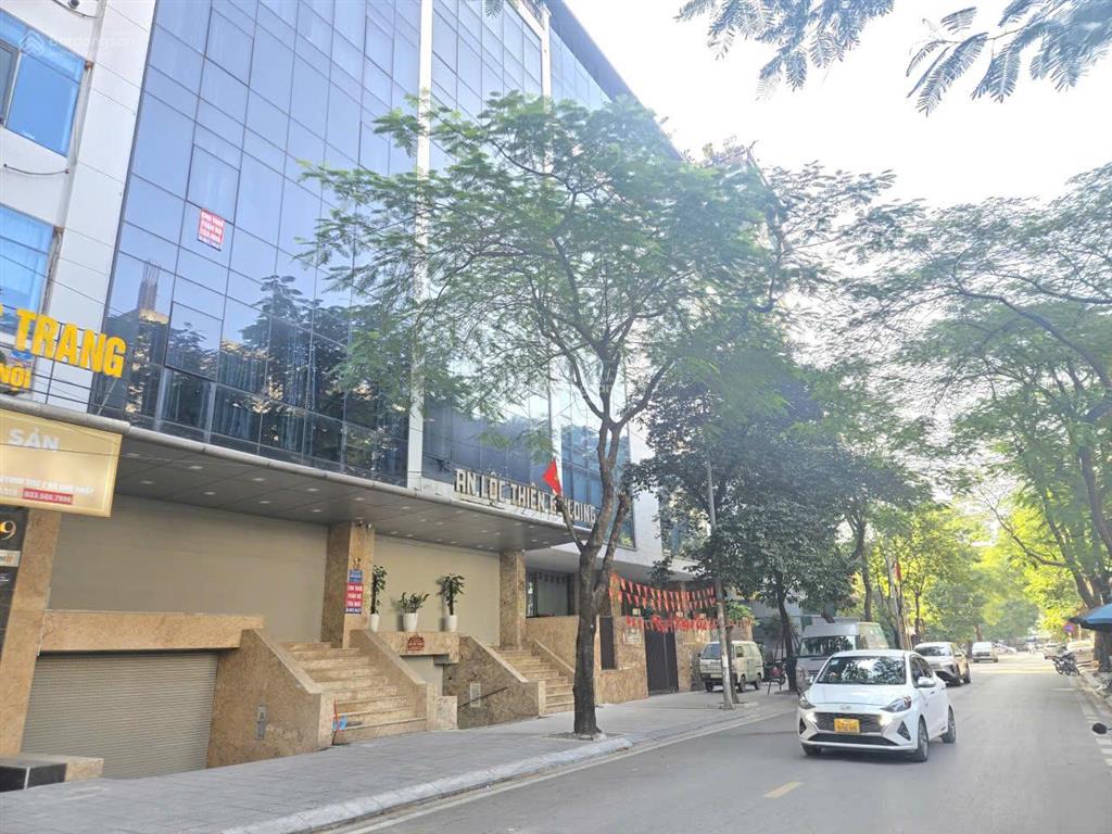 Chính chủ cần bán gấp tòa nhà văn phòng phố trần thái tông 135m2 x 8 tầng thông sàn giá 86 tỷ.