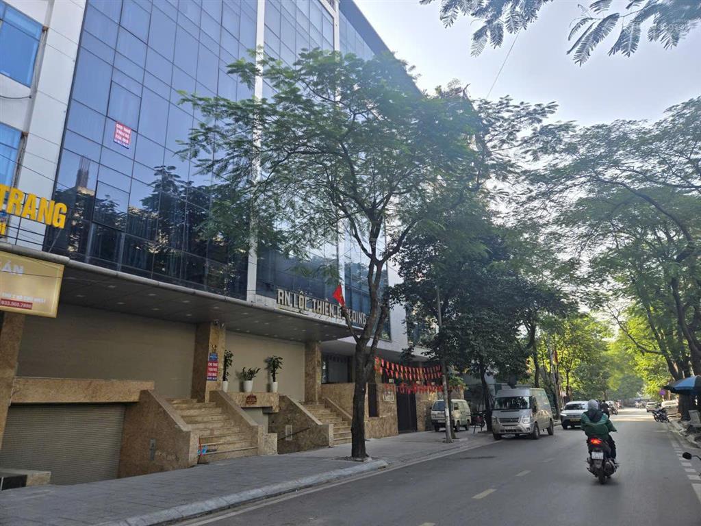 Chính chủ cần bán gấp tòa nhà văn phòng phố trần thái tông 135m2 x 8 tầng thông sàn giá 86 tỷ.