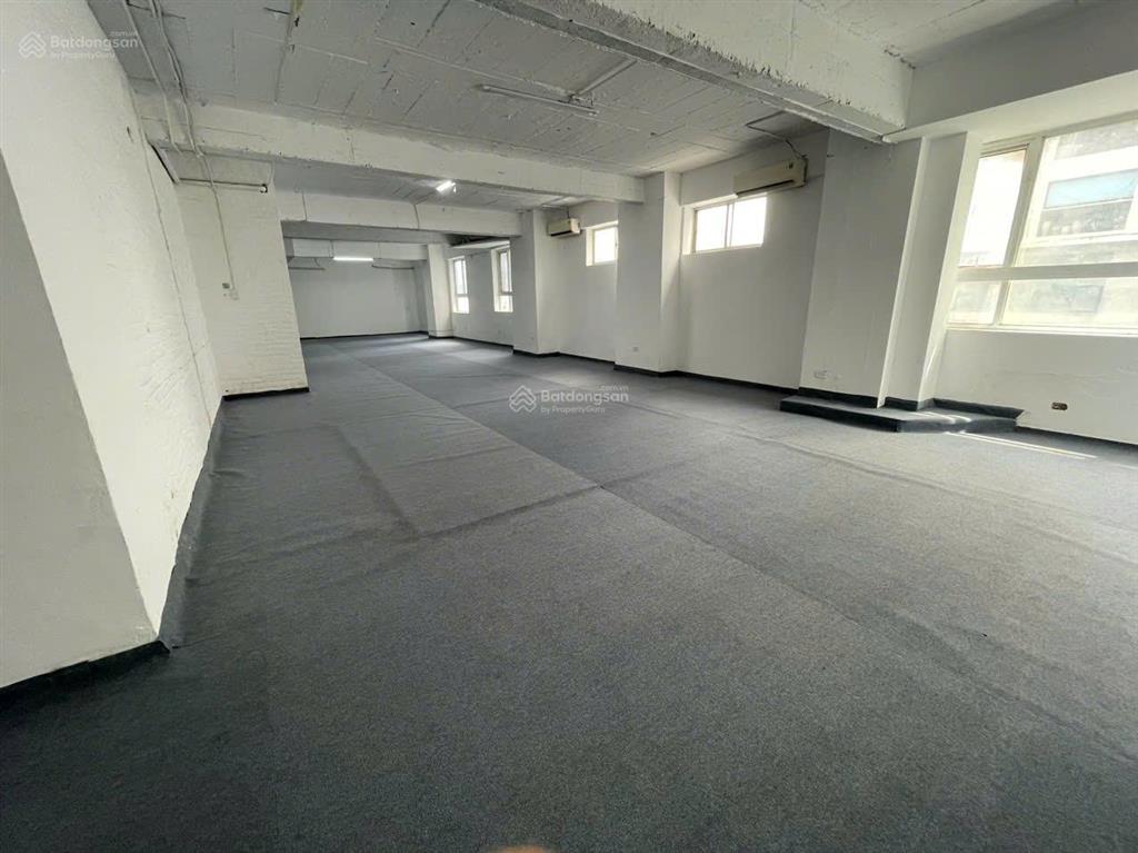 Cho thuê văn phòng đẹp, 90 triệu, 500m2 tại lê văn lương giao với khúc duy tiến
