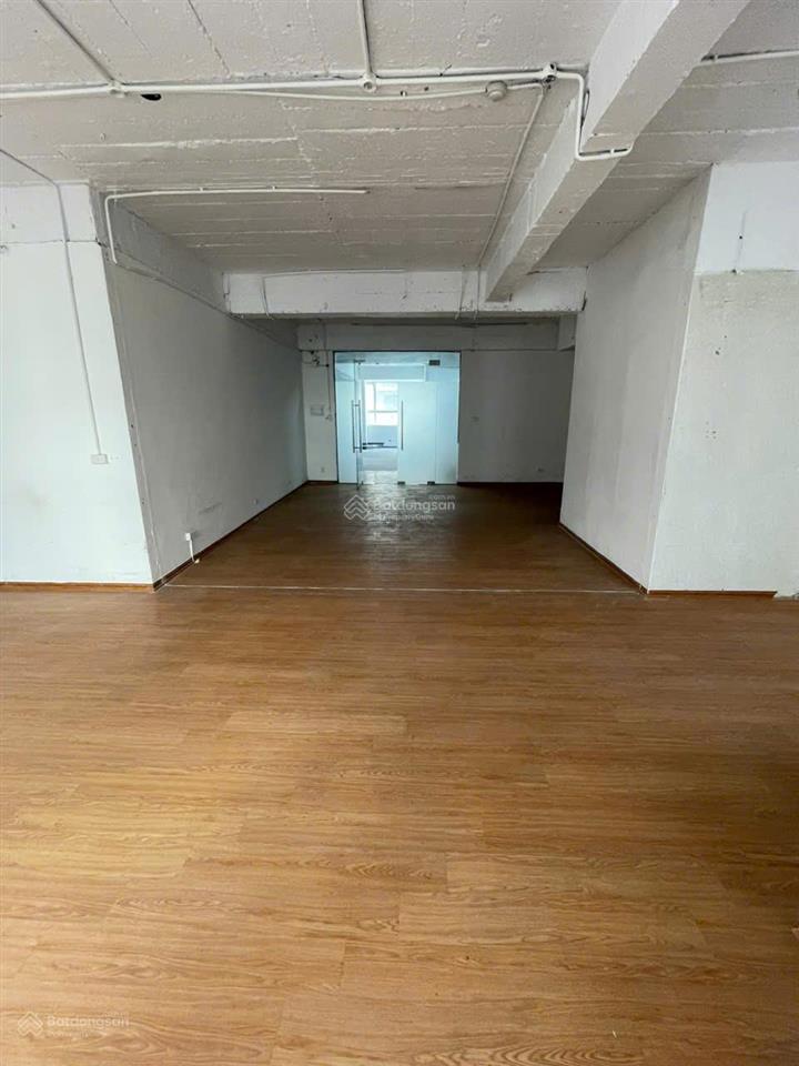 Cho thuê văn phòng đẹp, 90 triệu, 500m2 tại lê văn lương giao với khúc duy tiến