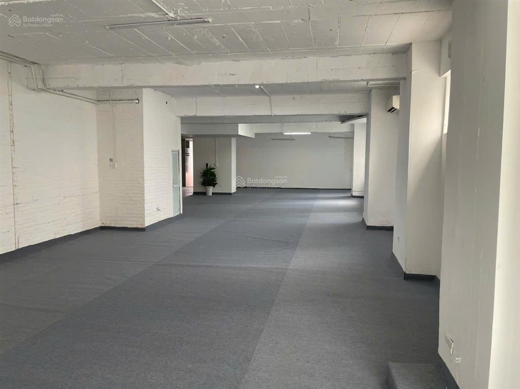 Cho thuê văn phòng đẹp, 90 triệu, 500m2 tại lê văn lương giao với khúc duy tiến