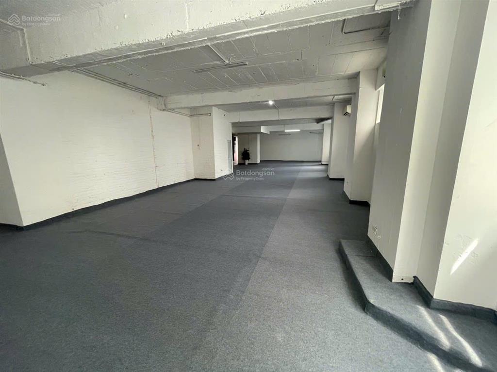 Cho thuê văn phòng đẹp, 90 triệu, 500m2 tại lê văn lương giao với khúc duy tiến