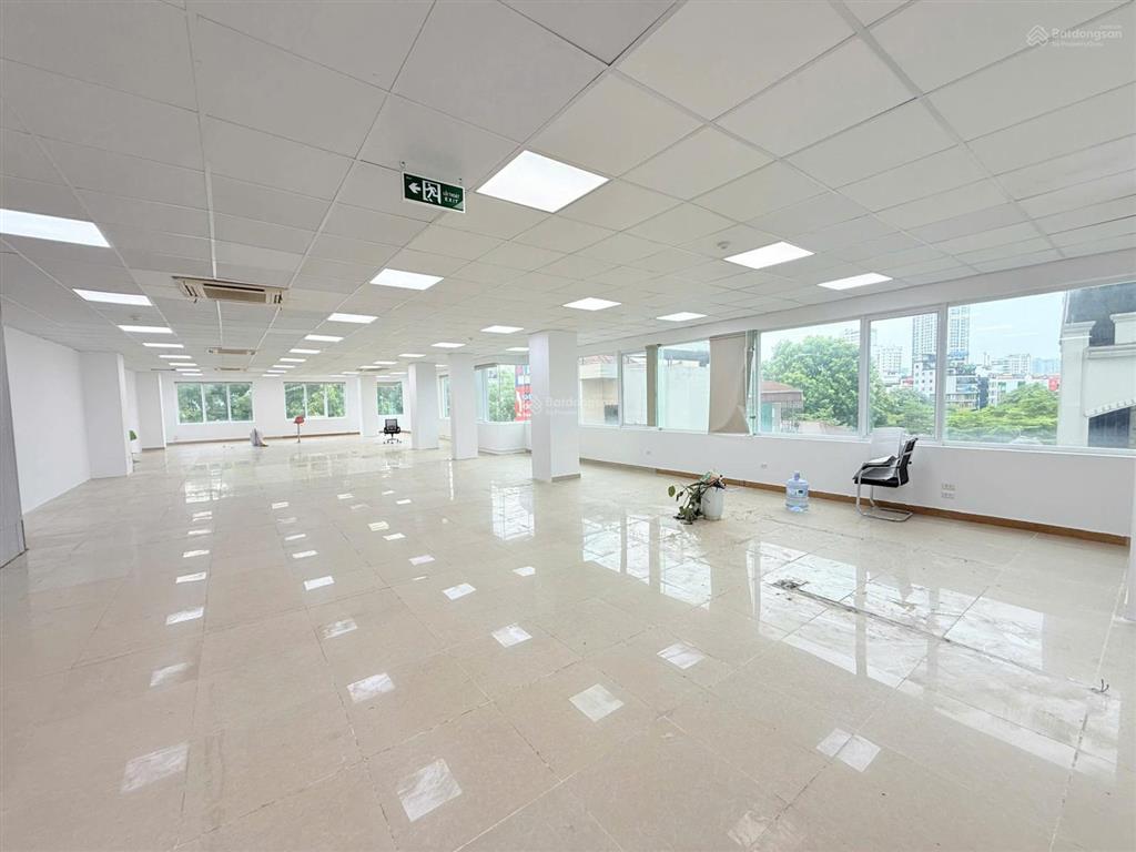 Cho thuê văn phòng đẹp, phố trung kính, quận cầu giấy, 45 triệu, 210m2 có cắt diện tích nhỏ