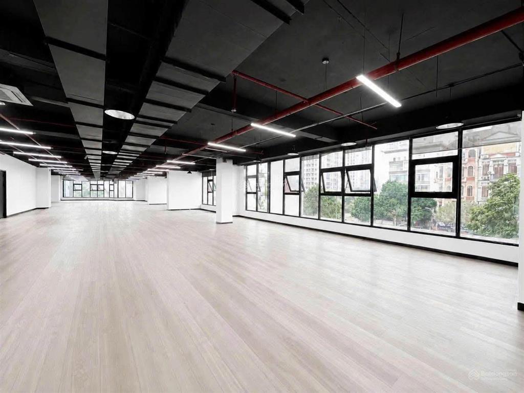 Cần cho thuê sàn văn phòng. đ/c mạc thái tổ  cầu giấy, diện tích 1000m2  313.380đ/m2 có cắt nhỏ
