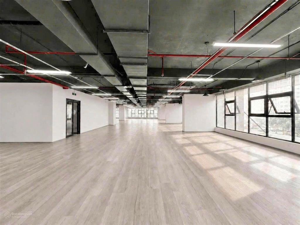 Cần cho thuê sàn văn phòng. đ/c mạc thái tổ  cầu giấy, diện tích 1000m2  313.380đ/m2 có cắt nhỏ