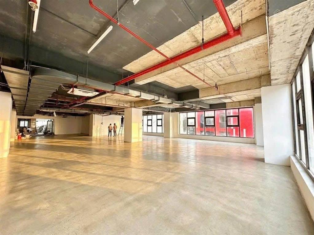 Cần cho thuê sàn văn phòng. đ/c mạc thái tổ  cầu giấy, diện tích 1000m2  313.380đ/m2 có cắt nhỏ