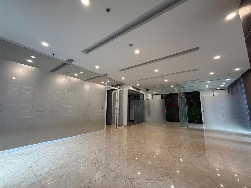 Cho thuê nhà 3 tầng mặt tiền 10m  ngụy như kon tum, thanh xuân, hà nội