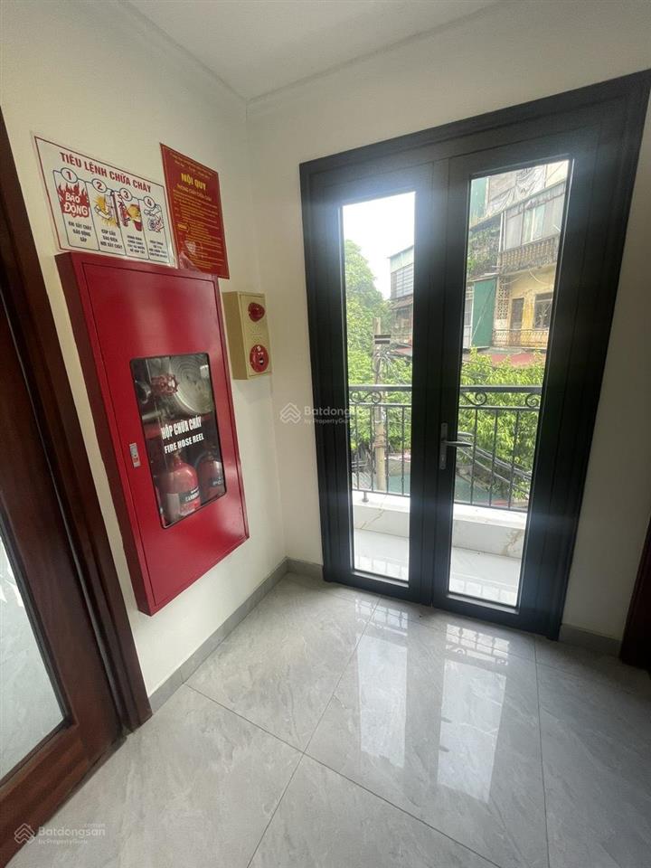 Khuất duy tiến nhà mới 3 mặt thoáng cần cho thuê gấp nhà 9 tầng, dt 120m2, giá thuê 160tr, pccc