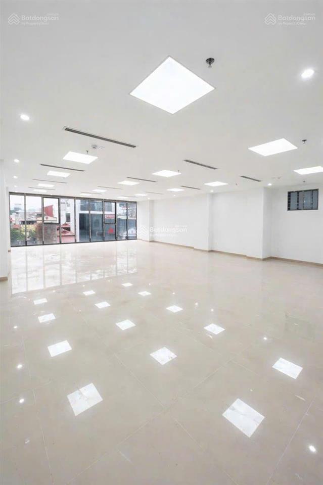 Nhà mới xây full kính 5 tầng +1 hầm mặt đường trung phụng đống đa , d/t 200m2 , giá thuê  200tr