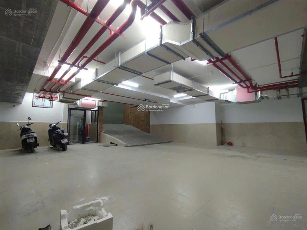Nhà mới xây full kính 5 tầng +1 hầm mặt đường trung phụng đống đa , d/t 200m2 , giá thuê  200tr