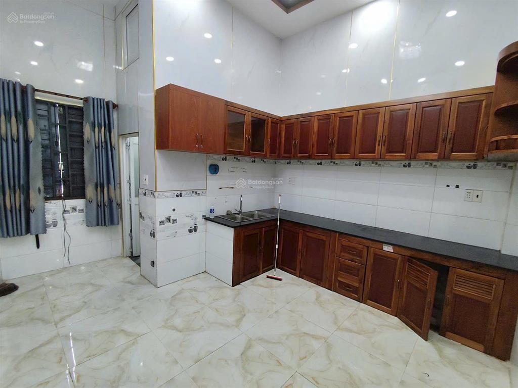 Nhà giá rẻ  phải xem ngay nhà 3 tấm, ngang 4x14m, giá 4,5 tỷ!