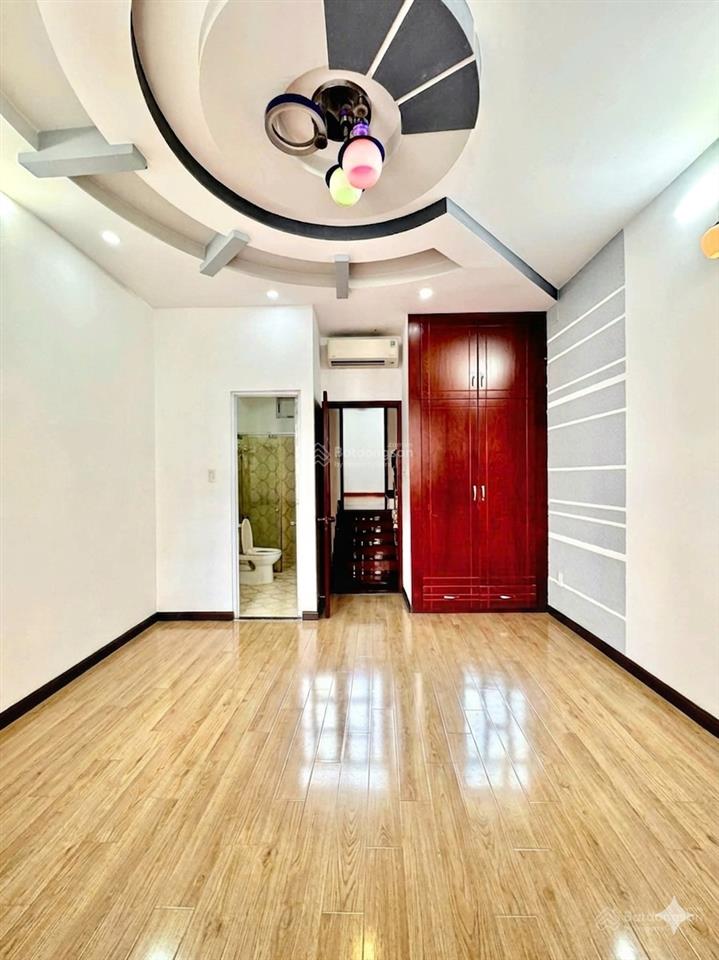 Ngộp giảm 8.2 tỷ còn 7.4 tỷ, ngay chợ hạnh thông tây, hxh 5m, 4 tầng, (4*15m), sát quang trung p.11