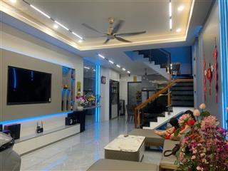 Bán nhà mặt phố 90m, ngay vincom dĩ an