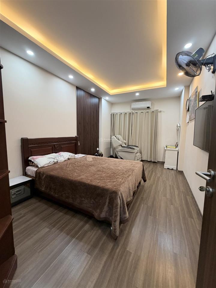 Chính chủ bán nhà phân lô 670h7 tân mai, 73m2, thang máy ô tô vào nhà